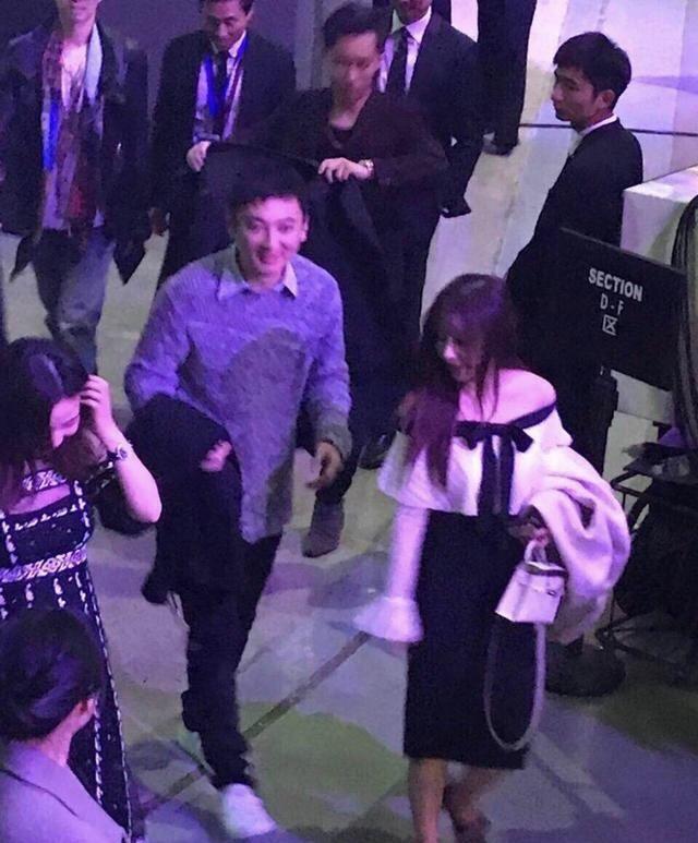 前男友微信点赞前男友总会来我朋友圈给我点赞