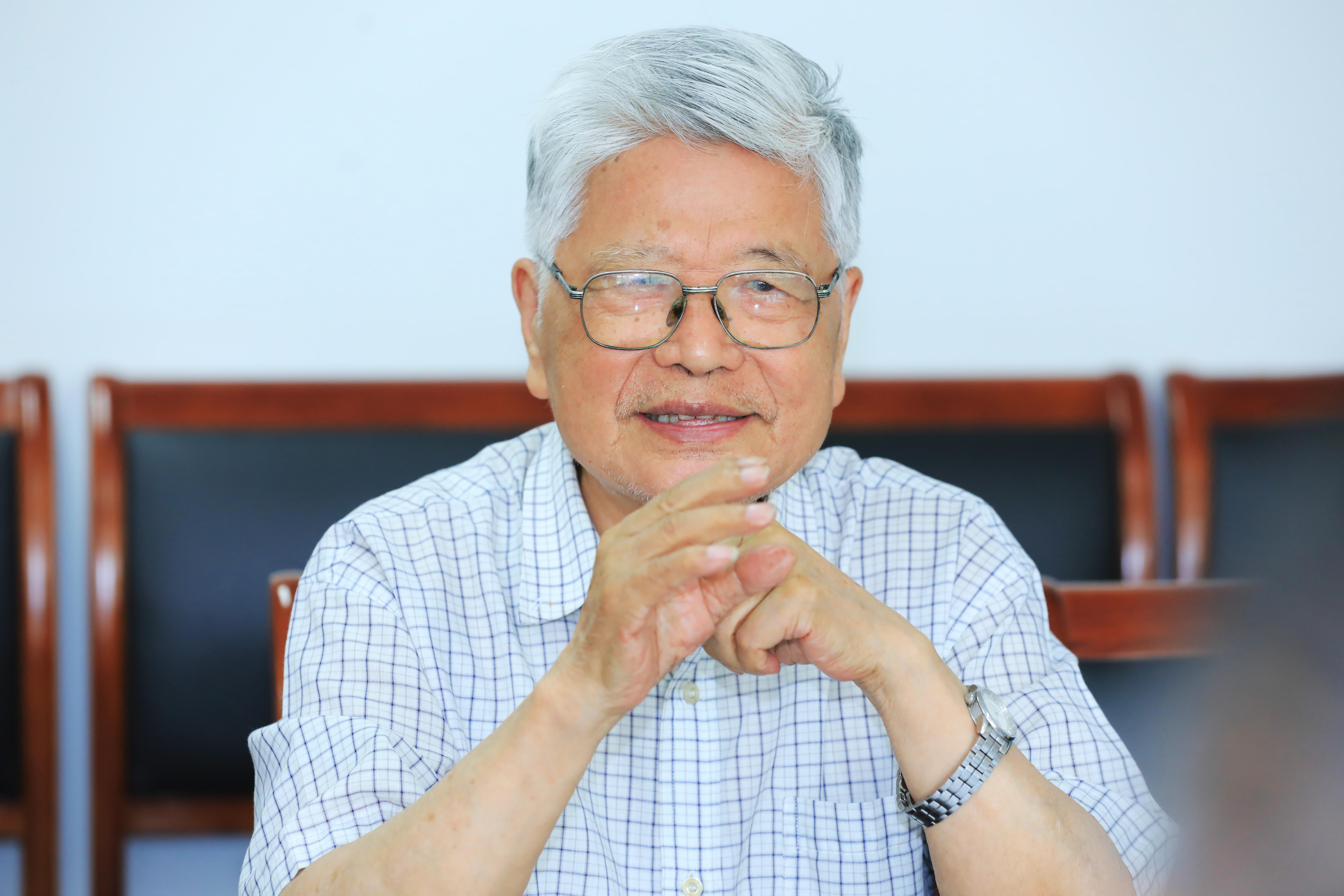 关于微信点赞话题作文帮忙想个美点的开头结尾初中