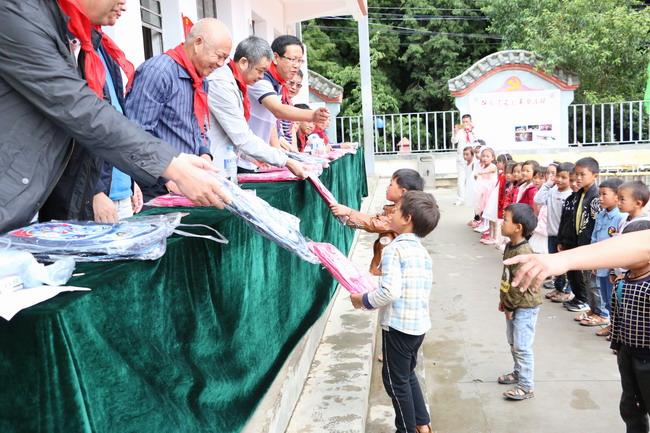 微信点赞送礼物活动怎么做那些疯狂给主播打赏的人是什么心态